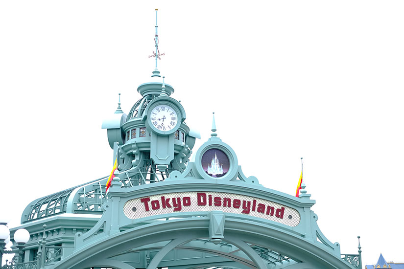 東京ディズニーランドと書かれた時計台